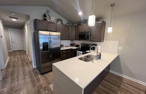 Spokane Valley House | Modern Style, KING bed, Free Wi-Fi, with Garage!