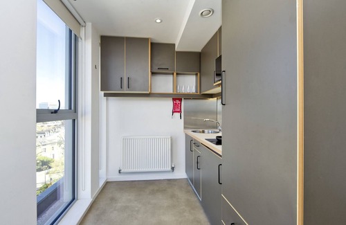 Ravenscourt Park Apartment | Modern-Style Student Studio in London