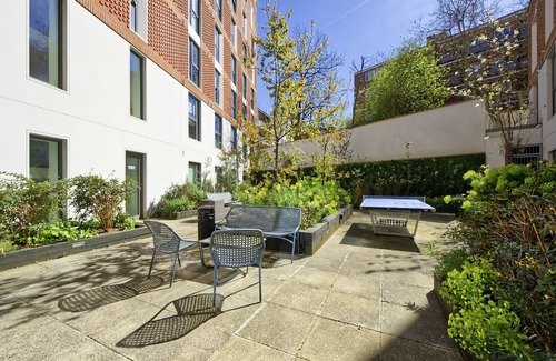 Ravenscourt Park Apartment | Modern-Style Student Studio in London