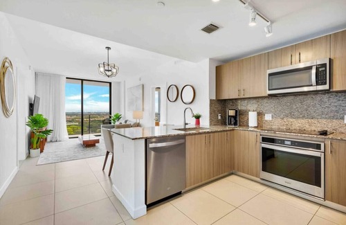Doral Apartment | Modern & Stylish 2-Bedrooms in Luxury Dt Doral