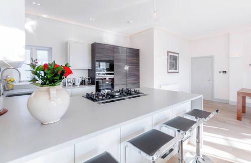 Parsons Green and Walham Apartment | Modern & Stylish 2bed/2bath close to Kings Road