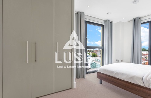 Wembley Park Apartment | Modern, Stylish 2bedroom & 2 Bath PENTHOUSE Apartment next to Wembley Stadium!