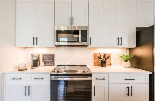 Cleveland Park House | Modern & Stylish Townhome with Cozy Rooftop