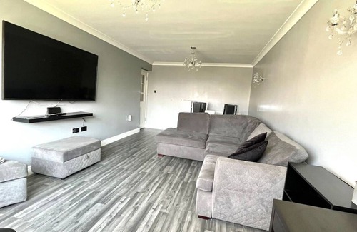 Bellingham Apartment | Modern Stylish Two Bedroom Entire Apartment