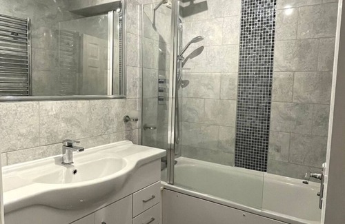 Bellingham Apartment | Modern Stylish Two Bedroom Entire Apartment