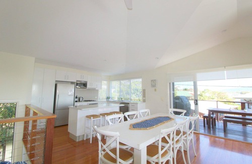 Crescent Head House | MODERN & STYLISH WITH VIEWS