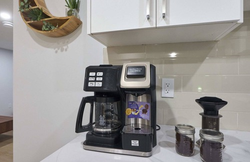 Edmonton Apartment | Modern Suite Near West Edmonton Mall & Rivercree