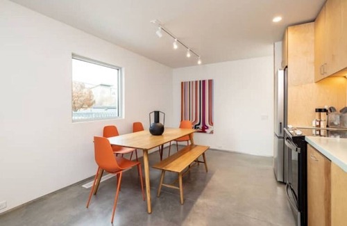 Fort Worth House | Modern Summer Escape - Walk to Magnolia Hotspots