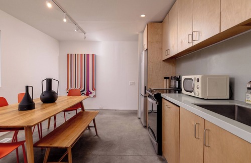 Fort Worth House | Modern Summer Escape - Walk to Magnolia Hotspots