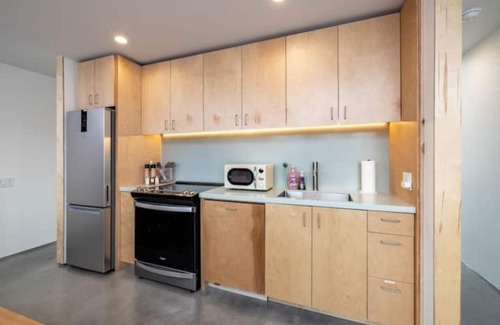 Fort Worth House | Modern Summer Escape - Walk to Magnolia Hotspots
