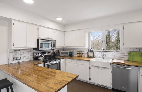 East Hampton House | Modern Summer Rental In East Hampton with Gunite Pool and Minutes From Beach