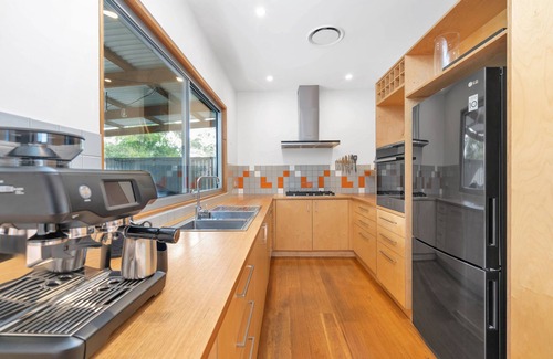 Mittagong House | Modern Sunny Bushland Oasis in Mittgong