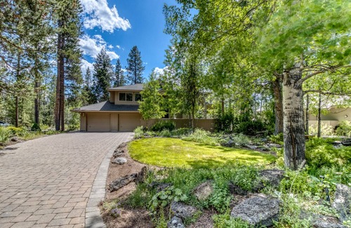 Deer Park House | Modern Sunriver Luxury Home with Fenced Turf Pet Yard, Large Kids Room, SHARC !
