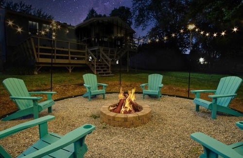 West Newton House | Modern-Sunroom-15min to DwnTwn-Grps-Kids-Firepit