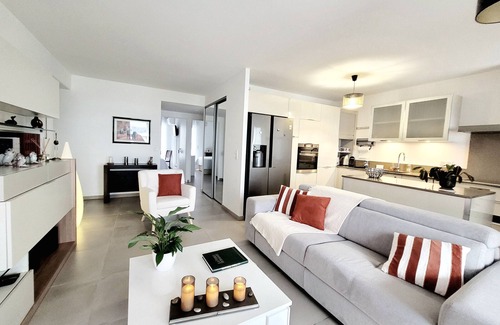 La Jetee Apartment | Modern T3 with AC and wifi, near port and sea, closed garage