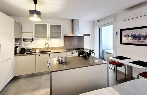 La Jetee Apartment | Modern T3 with AC and wifi, near port and sea, closed garage