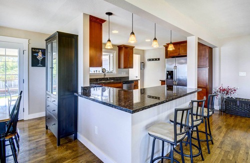 West End House | Modern Tacoma Home: Fire Pit, Walk to Beach!