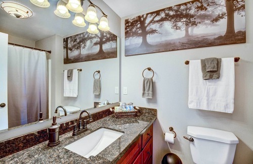 West End House | Modern Tacoma Home: Fire Pit, Walk to Beach!