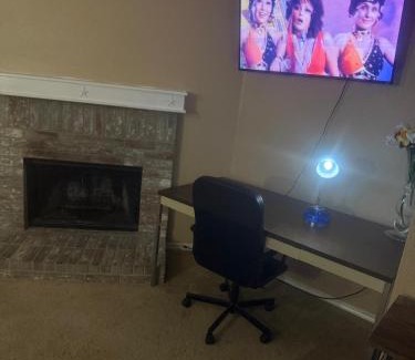 Justin House | Modern Texas Stay Just Minutes from DFW Attraction