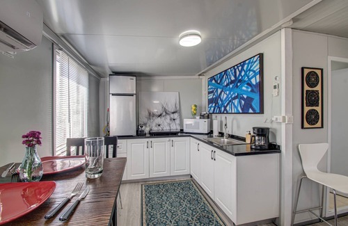 Garfield House | Modern Tiny Home in Historic Garfield District | Same Day Bookings Available! Convention Center