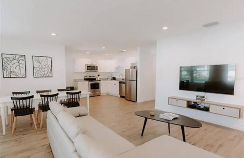 Village of the Arts Apartment | Modern Top Floor Rental Unit near Anna Maria Island