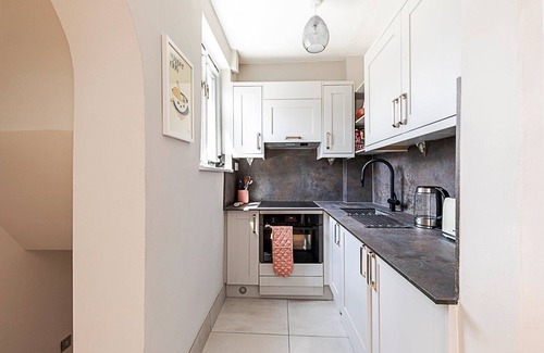 Avonmore and Brook Green Apartment | Modern Top-Floor Victorian Charm in Kensington
