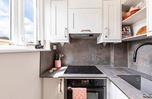 Avonmore and Brook Green Apartment | Modern Top-Floor Victorian Charm in Kensington