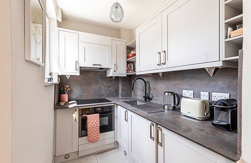 Avonmore and Brook Green Apartment | Modern Top-Floor Victorian Charm in Kensington