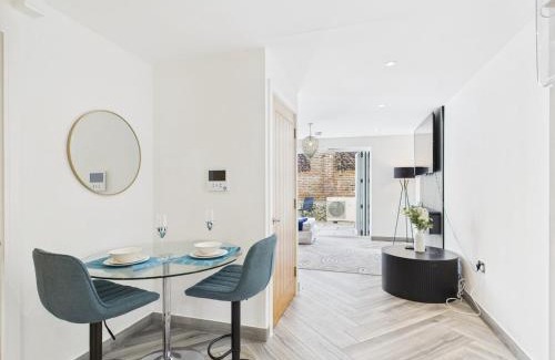 Royal Tunbridge Wells House | Modern Townhouse Sleeps 6