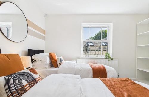 Royal Tunbridge Wells House | Modern Townhouse Sleeps 6