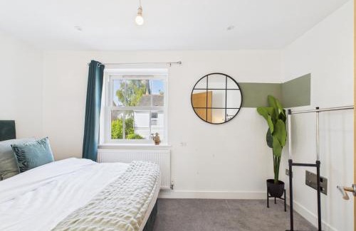 Royal Tunbridge Wells House | Modern Townhouse Sleeps 6