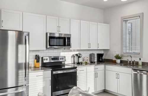 South Nashville House | Modern Townhome 2 mi. South of Downtown, Broadway Ave, Nissan Stadium- Sleeps 8