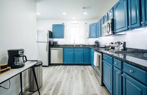 Lynchburg House | Modern townhome in Lynchburg! 3 bed 2.5 bath Only minutes from everything! Cozy!