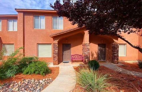 Kanab House | Modern Townhome located in Southern Utah. Close to Bryce and Zion with incredibl