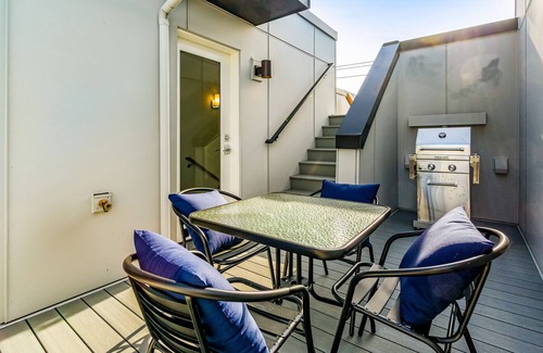 Ballard House | Modern townhome with rooftop deck & AC - walkable location