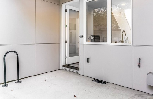 Ballard House | Modern townhome with rooftop deck & AC - walkable location