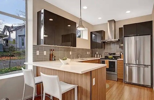 Judkins Park House | Modern Townhouse in Seattle - 3 Floors + Rooftop Deck with Grill, Views