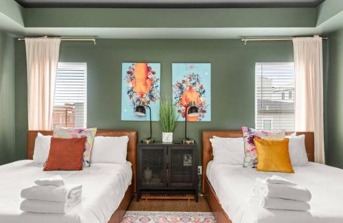 West End House | Modern Townhouse near Vandy and Parthenon