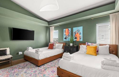 West End House | Modern Townhouse near Vandy and Parthenon