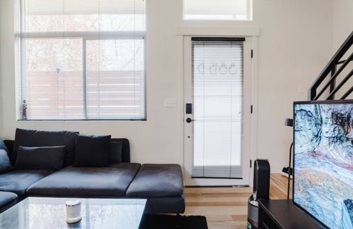 North College Park House | Modern townhouse utopia!