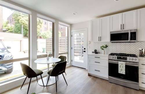 Minor House | Modern Townhouse w/Private Parking & Rooftop Patio-
