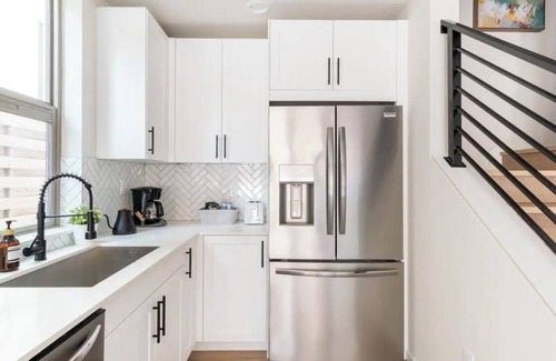 Minor House | Modern Townhouse w/Private Parking & Rooftop Patio-