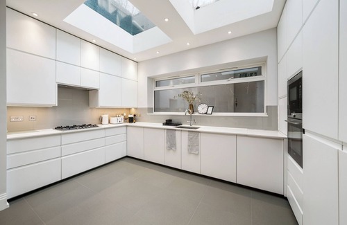 Cathedrals House | Modern Townhouse with Cinema Room in London SE1