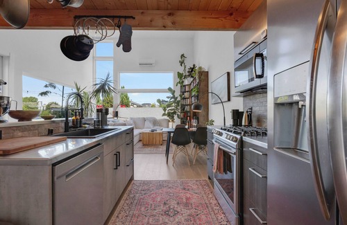 North Beacon Hill House | Modern Townhouse with Rooftop Patio