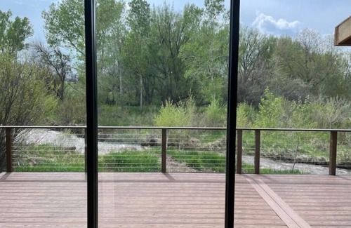 La Veta House | Modern Tranquil River Home