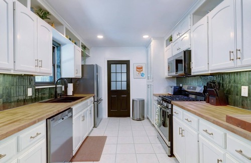 Riverside House | Modern Travis Heights Retreat - Minutes to South Congress & Downtown!