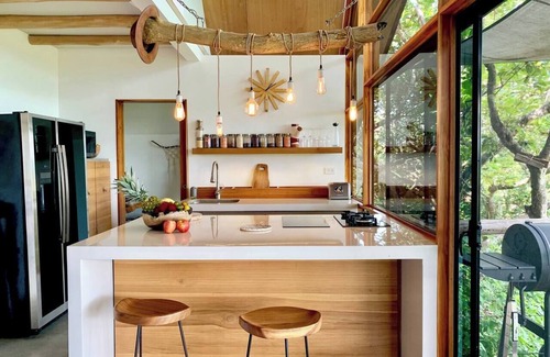 Matapalo House | Modern Tree-House with beautiful mountain views