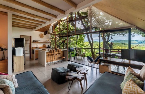 Matapalo House | Modern Tree-House with beautiful mountain views