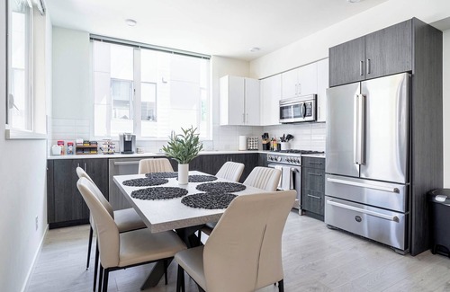 Green Lake House | Modern Tri-Level Townhouse m/s Downtown, UW