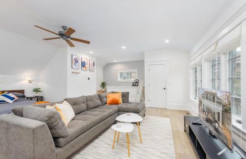North Burns Park Apartment | Modern Tudor Style Carriage House - Patio & grill